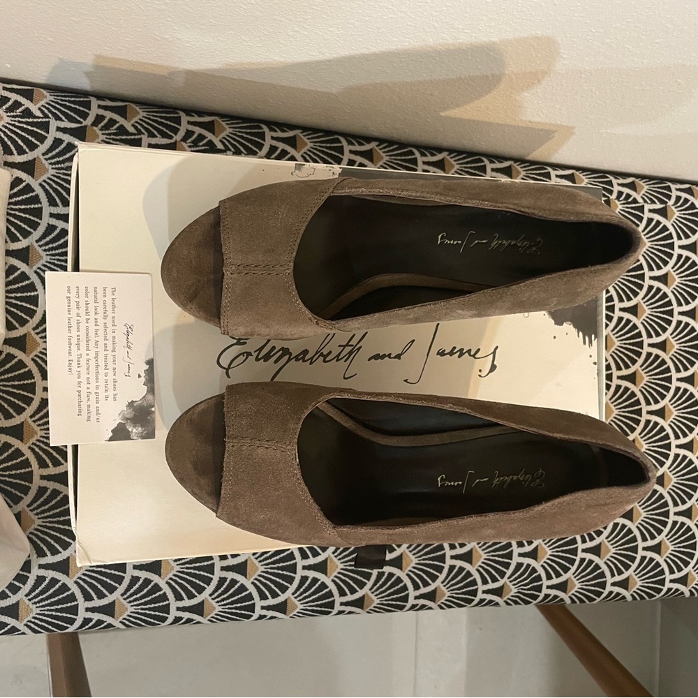 Elizabeth and James Taupe Suede wedges - Picture 3 of 6